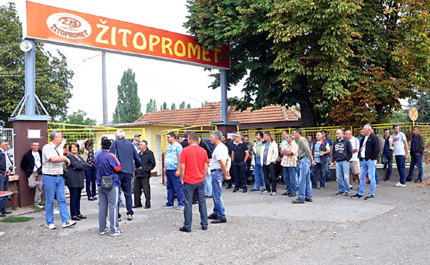 ПШЕНИЦА ЗАРОБЉЕНА У СИЛОСИМА: Радници и сељаци као  таоци Житопромета